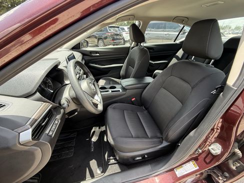 Used 2025 Nissan Altima 2.5 SV FWD image 27