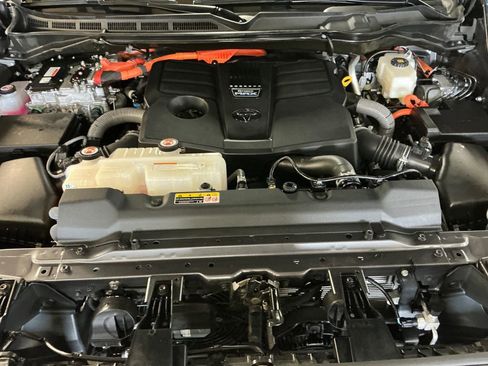 Certified 2023 Toyota Sequoia Platinum image 9