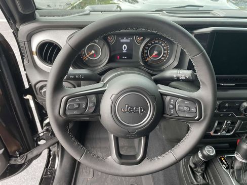 New 2025 Jeep Gladiator Sport image 32