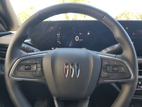 Used 2025 Buick Envista Avenir image 24