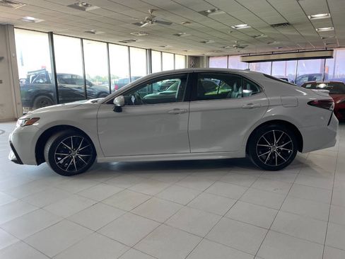 Used 2024 Toyota Camry SE image 4