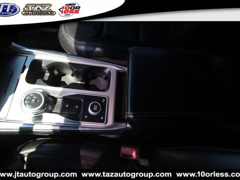 Used 2020 Ford Explorer XLT w/ Equipment Group 202A AWD/4WD image 17