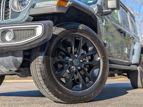 Used 2025 Jeep Wrangler Sahara image 33