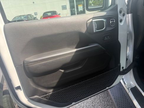 Used 2021 Jeep Wrangler Unlimited Sahara AWD/4WD image 35