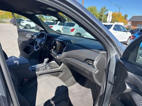 Used 2023 Chevrolet Traverse LT image 14