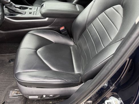 Used 2021 Toyota Highlander XLE AWD/4WD image 11