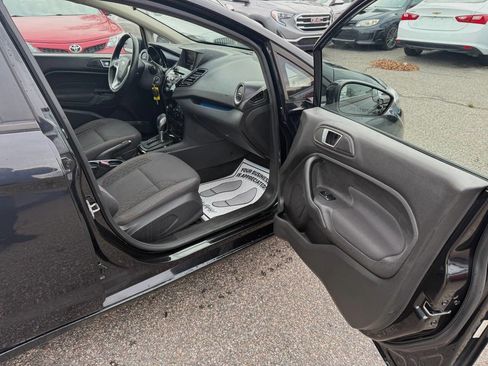 Used 2014 Ford Fiesta SE w/ Equipment Group 201A image 12