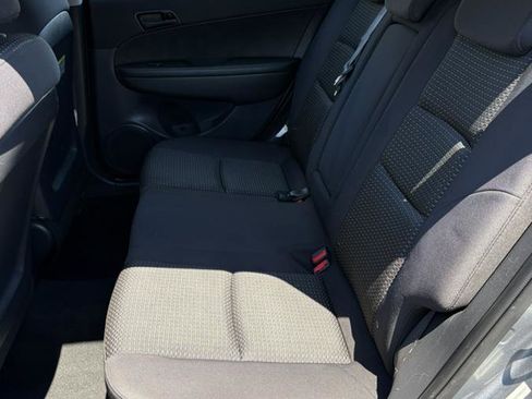 Used 2010 Hyundai Elantra GLS FWD image 11