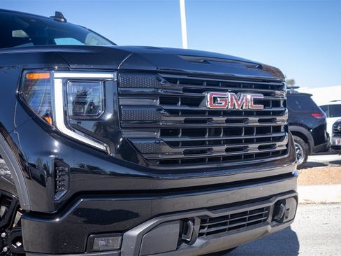 Used 2024 GMC Sierra 1500 Elevation image 3