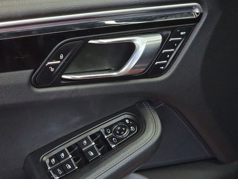 Used 2015 Porsche Macan Turbo image 34