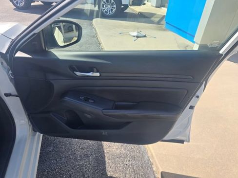 Used 2024 Nissan Altima 2.5 SV FWD image 42