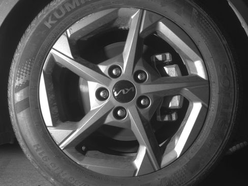 Used 2025 Kia K4 LXS image 13