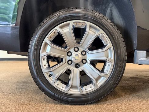 Used 2019 Chevrolet Tahoe LT w/ Luxury Package AWD/4WD image 26