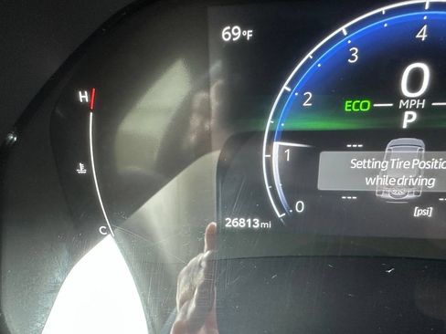 Used 2025 Toyota Grand Highlander AWD image 10