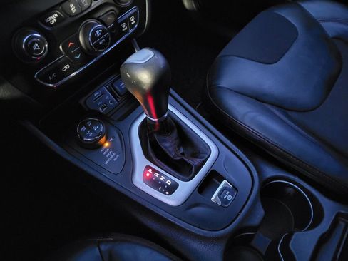 Used 2017 Jeep Cherokee Trailhawk w/ Comfort/Convenience Group image 31