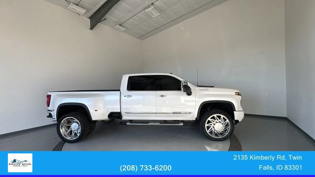 Used 2025 Chevrolet Silverado 3500 High Country w/ Technology Package AWD/4WD image 8