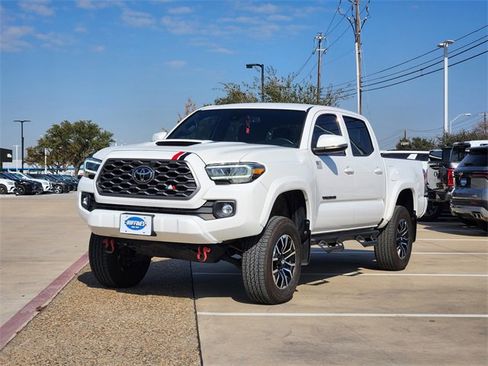 Used 2023 Toyota Tacoma TRD Sport image 2