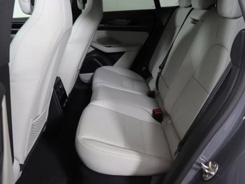 Certified 2025 Porsche Macan Electric image 16