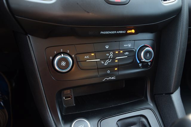 Used 2016 Ford Focus SE FWD image 11