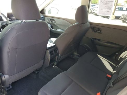 Used 2023 Nissan Rogue S FWD image 9