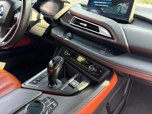 Used 2019 BMW i8 Roadster AWD/4WD image 17