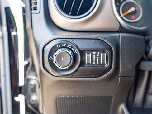 Used 2020 Jeep Wrangler Unlimited Sport S AWD/4WD image 18