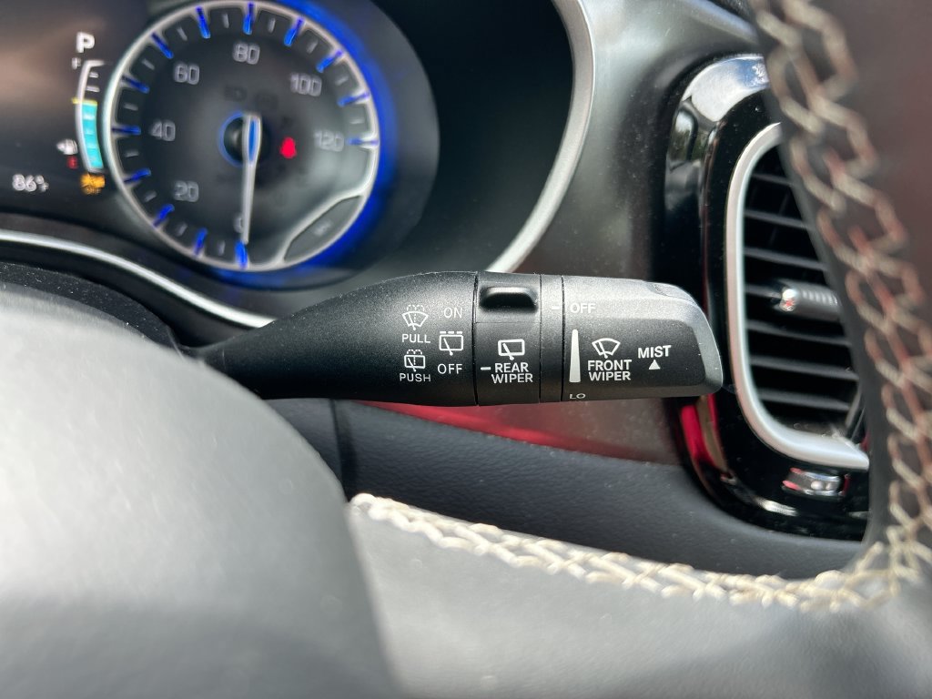 Used 2024 Chrysler Pacifica Touring-L FWD image 20