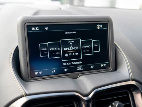 Used 2023 Aston Martin V8 Vantage Coupe image 17