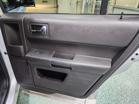 Used 2019 Ford Flex SE image 25