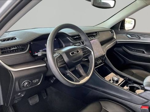 Used 2023 Jeep Grand Cherokee Limited AWD/4WD image 12