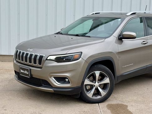 Used 2019 Jeep Cherokee Limited AWD/4WD image 2
