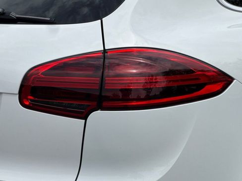 Used 2018 Porsche Cayenne AWD/4WD image 27