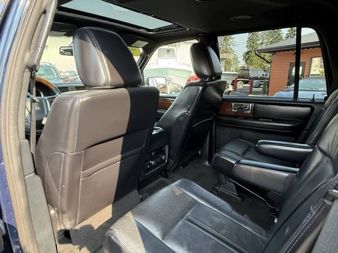 Used 2016 Lincoln Navigator Select AWD/4WD image 17