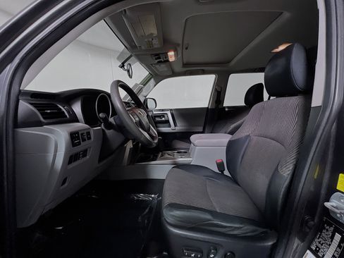 Used 2011 Toyota 4Runner SR5 w/ Convenience Pkg RWD image 15
