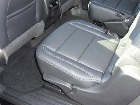 Used 2026 Chevrolet Traverse LT w/ Driver Confidence Package FWD image 19