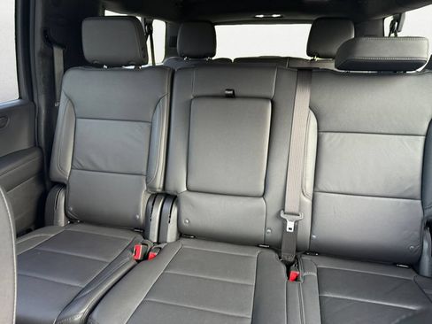 Used 2025 Chevrolet Suburban Z71 AWD/4WD image 13