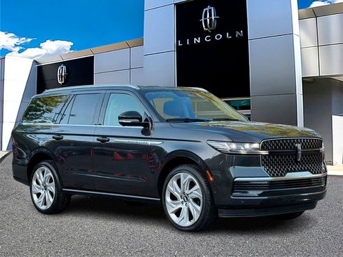 Certified 2025 Lincoln Navigator Reserve AWD/4WD image 1