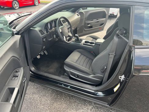 Used 2009 Dodge Challenger R/T image 11