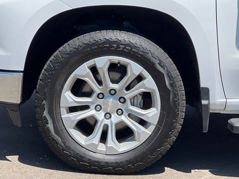 Used 2023 Chevrolet Silverado 1500 LTZ w/ LTZ Convenience Package II AWD/4WD image 27