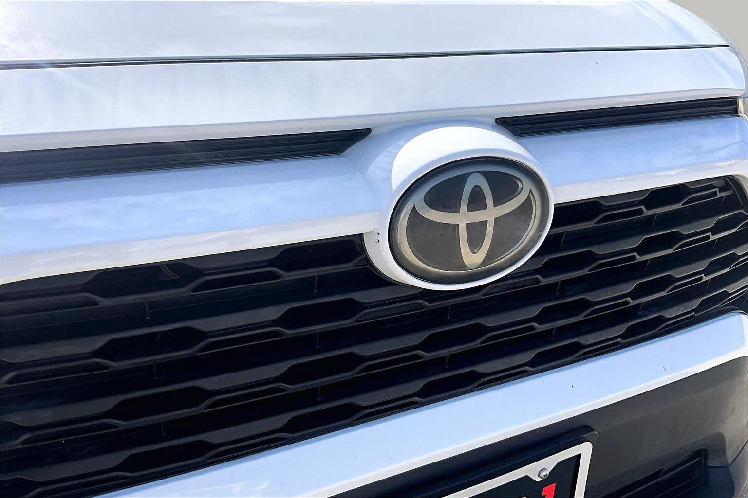 Used 2019 Toyota RAV4 XLE FWD image 30