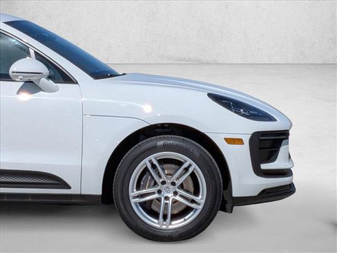 Used 2025 Porsche Macan image 11