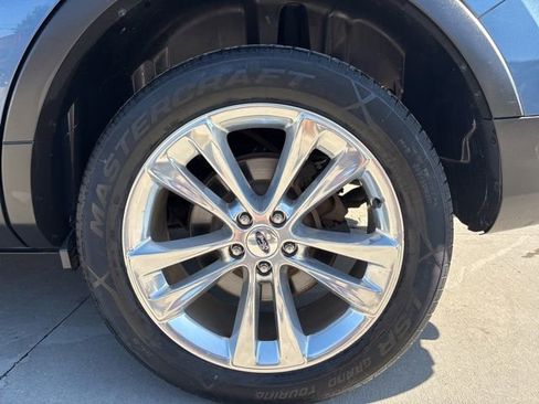 Used 2018 Ford Explorer XLT w/ Equipment Group 202A AWD/4WD image 9