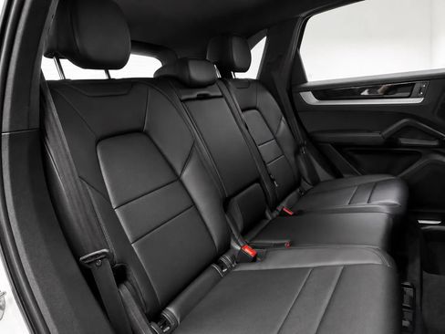 Used 2024 Porsche Cayenne S AWD/4WD image 23