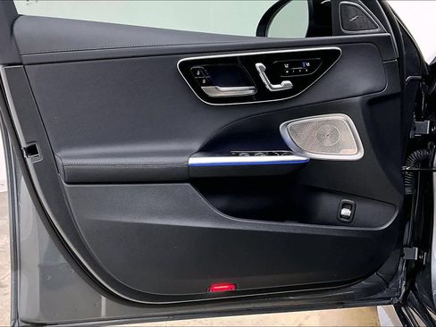 Used 2025 Mercedes-Benz C 300 Sedan image 26