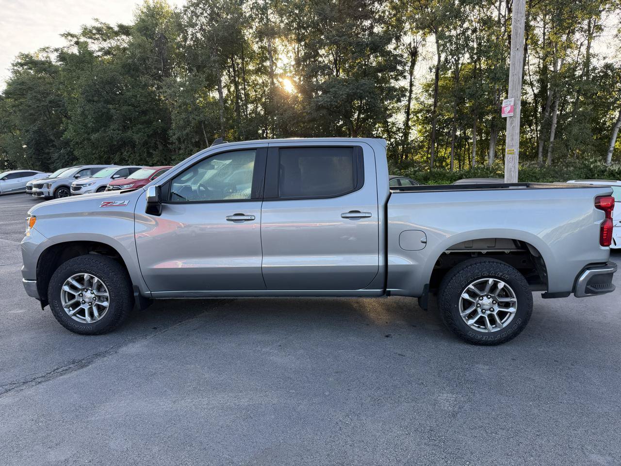 Used 2023 Chevrolet Silverado 1500 LT w/ Z71 Off-Road Package AWD/4WD image 8
