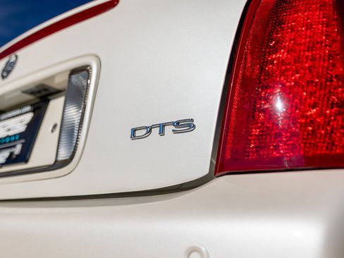 Used 2000 Cadillac De Ville DTS w/ Comfort/Convenience Pkg image 30