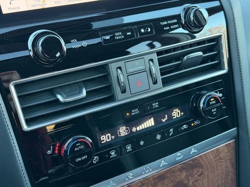 Used 2024 Nissan Armada SL w/ Captain's Chairs Package image 36