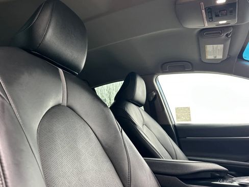 Used 2019 Toyota Camry XSE w/ Navigation Package image 19