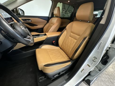 Used 2023 Nissan Rogue Platinum w/ Platinum Premium Package FWD image 12