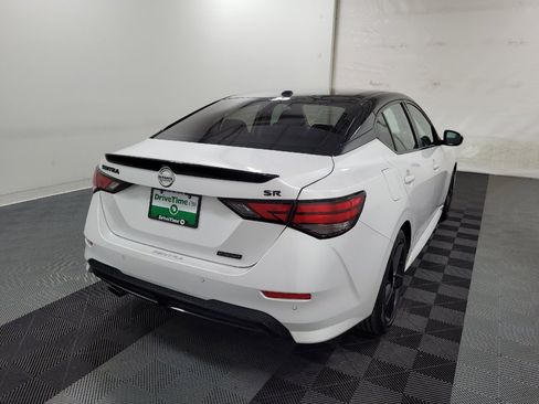Used 2022 Nissan Sentra SR w/ Midnight Edition FWD image 9